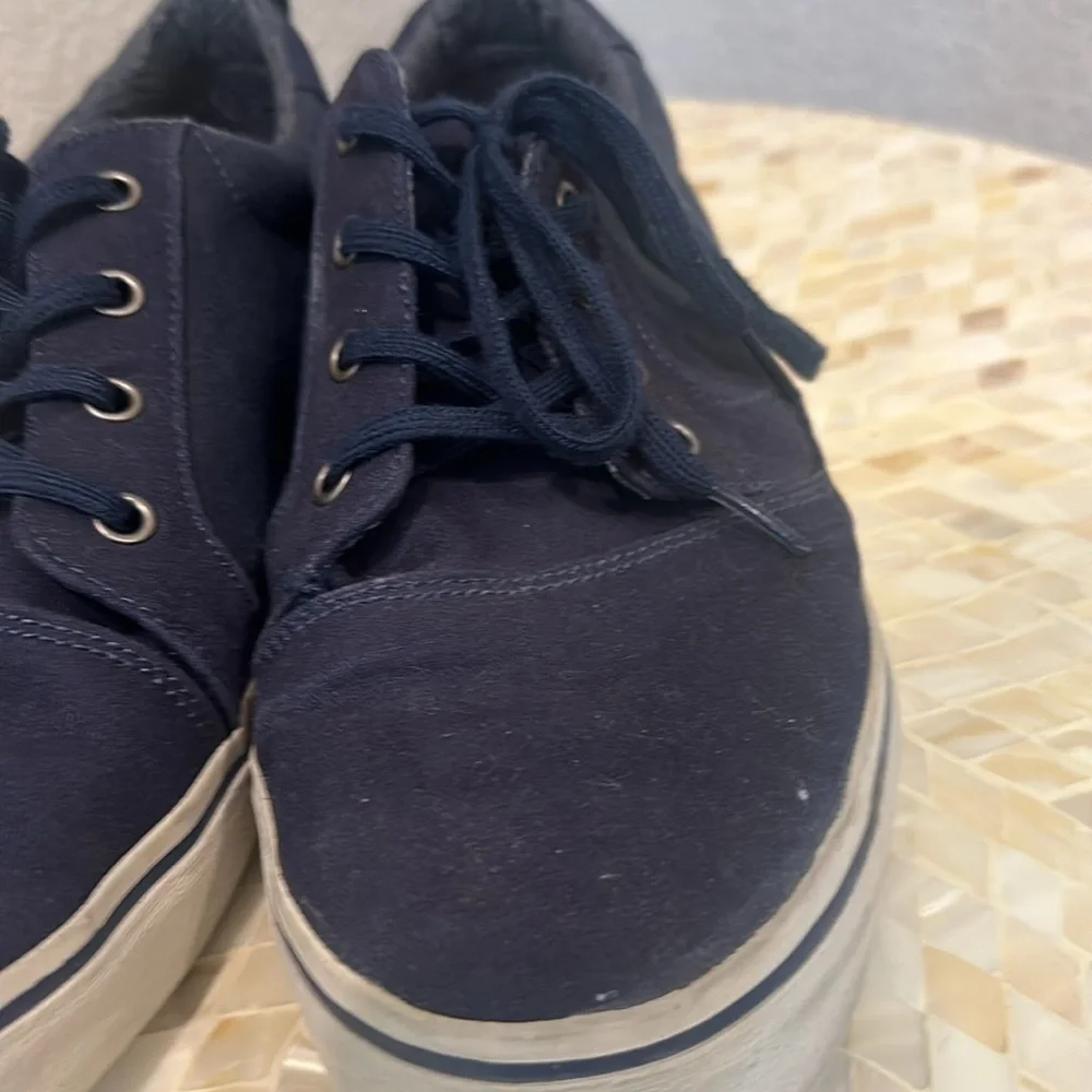 Toms men’s sneakers size 11